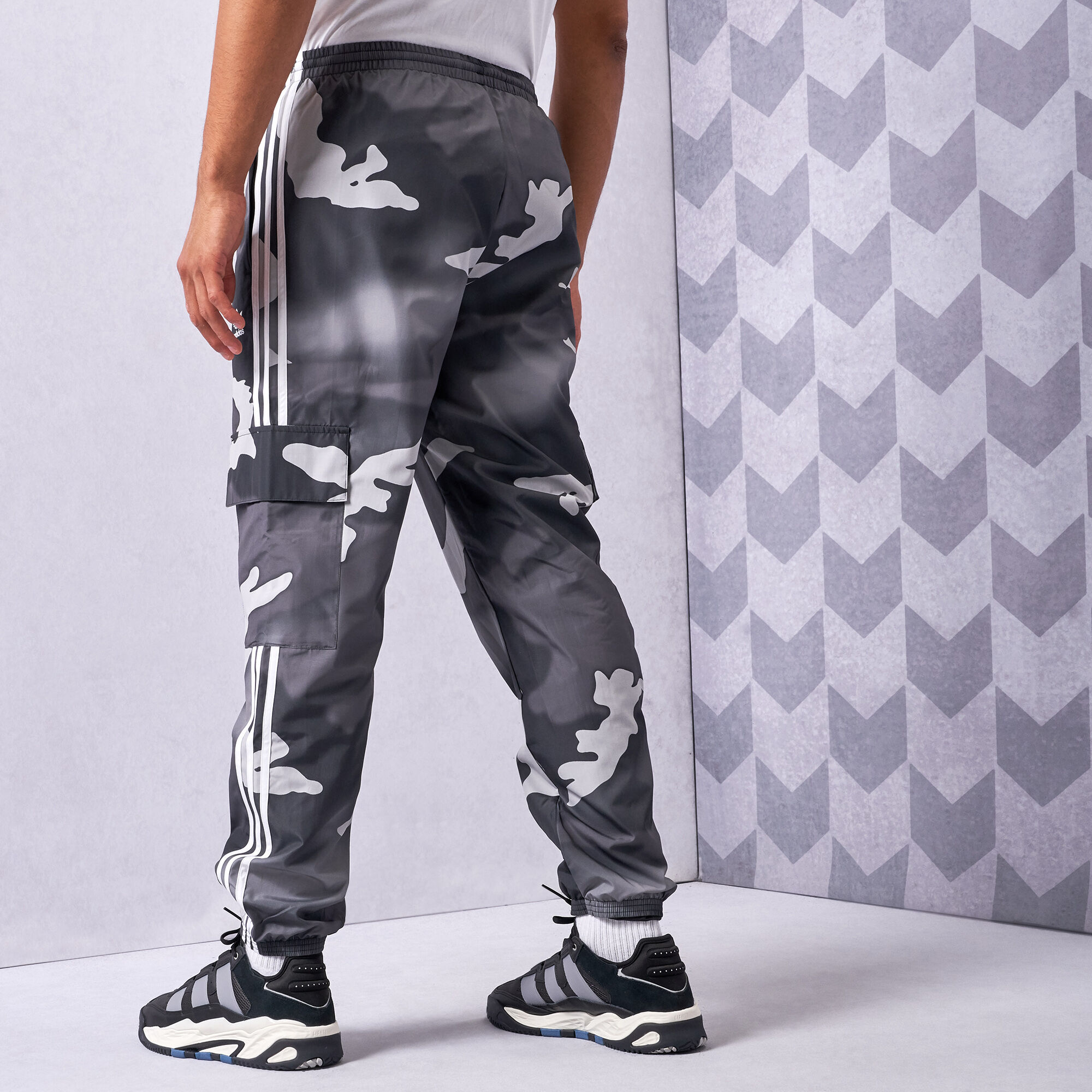 adidas Originals Men's Graphics Camo Sweat Jogger Pants