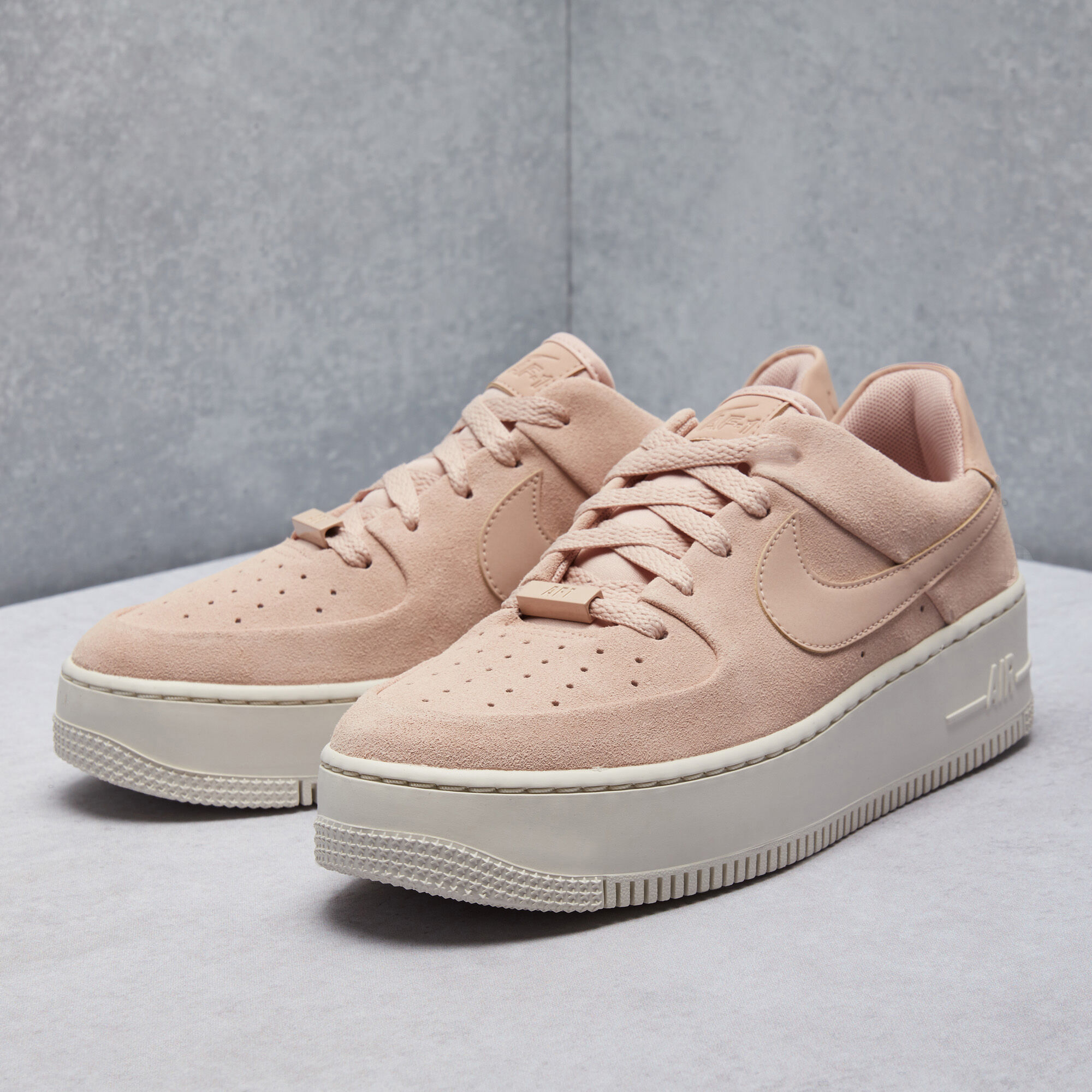 Nike air force 1 sage sales trainers particle beige phantom